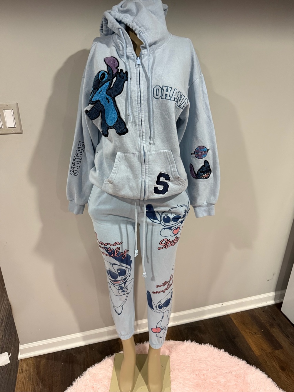 Lilo & stitch outfit size extra small women tracksuit hoodie and sweatpants